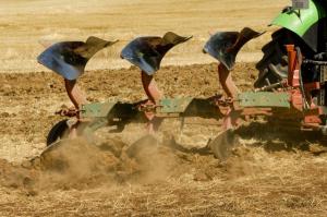 Agricultural equipment that can substitute mouldboard ploughing